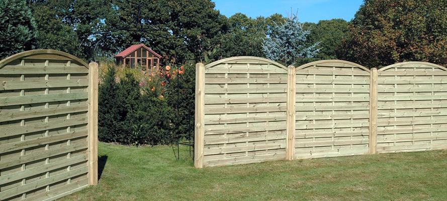 Image of palisade fencing put up by Farm and Country Fencing